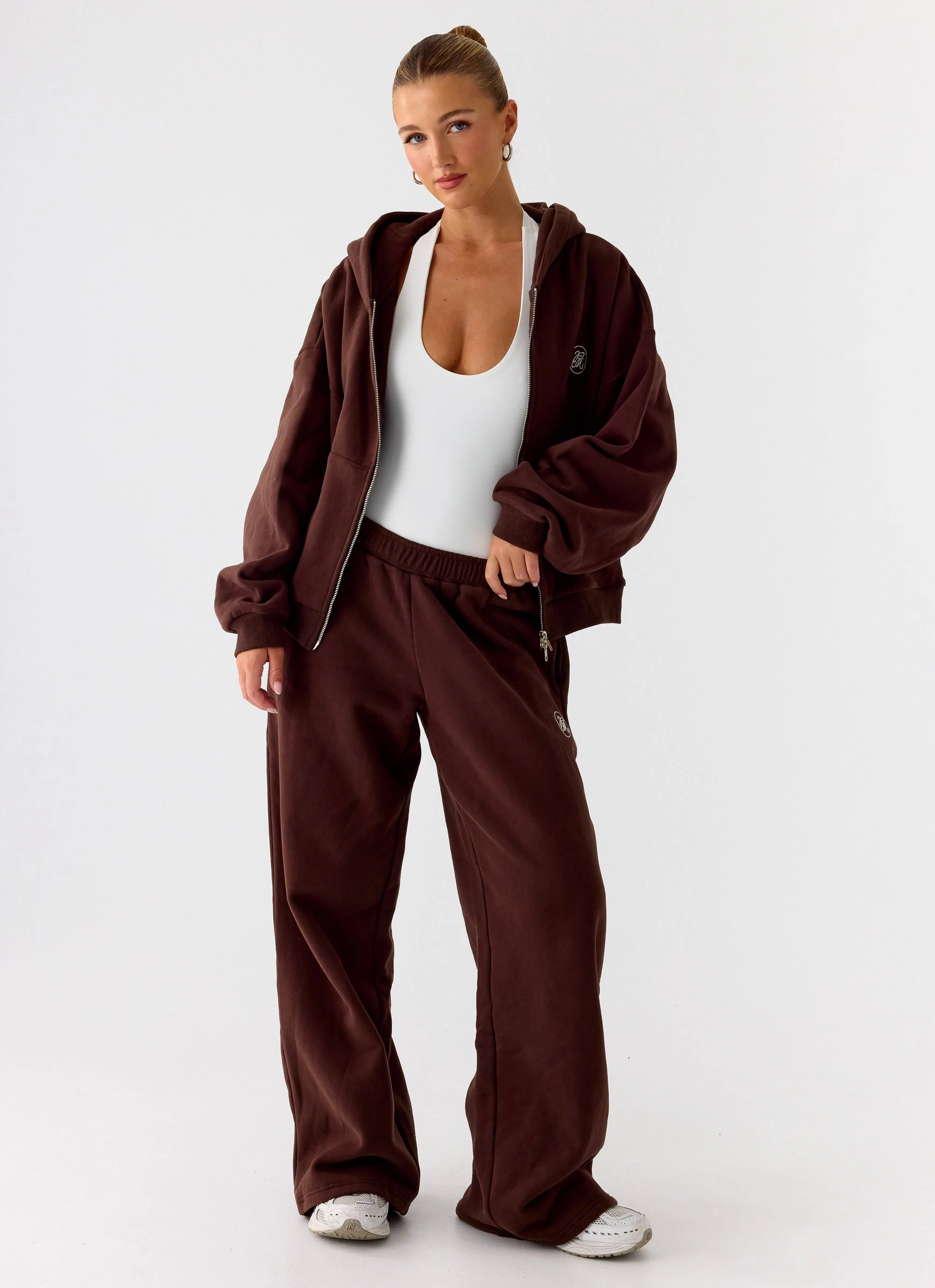Signature Low Rise Sweatpants - Chocolate - Image 6